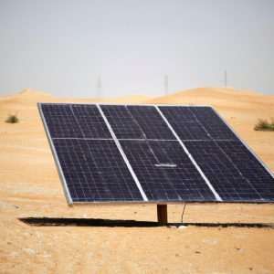 پنل خورشیدی در بیابان
